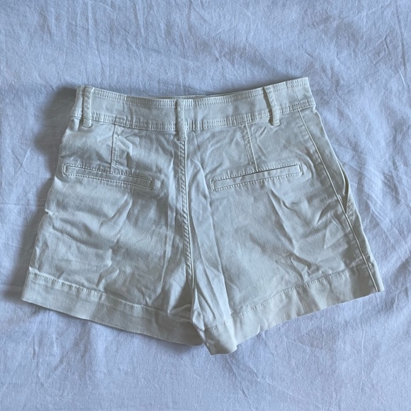 H&M Shorts - Picture 2 of 3